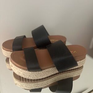 X2B platform sandal